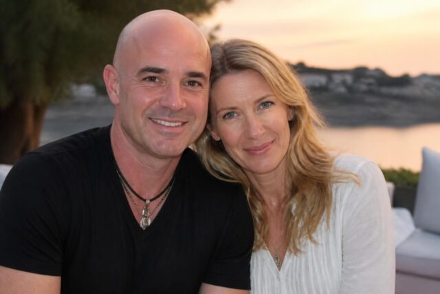 Photo-exclusive-Andre-Agassi-et-Steffi-Graf-captures-par-purepeople.com_-640x427 « Fini les nuits à vendre des cartes Pokémon » : comment le Top 50 a transformé la vie de Térence Atmane - Radio France