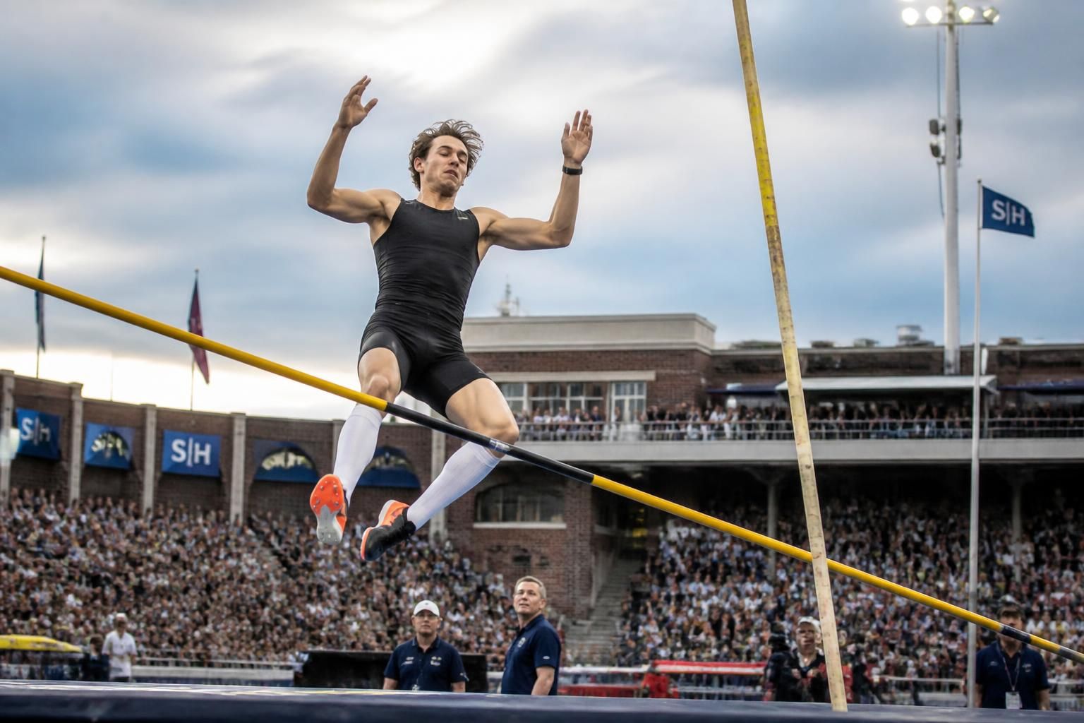 découvrez la première défaite de mondo duplantis à la perche depuis 2023, survenue lors du meeting de stockholm, un événement marquant dans le monde de l'athlétisme.