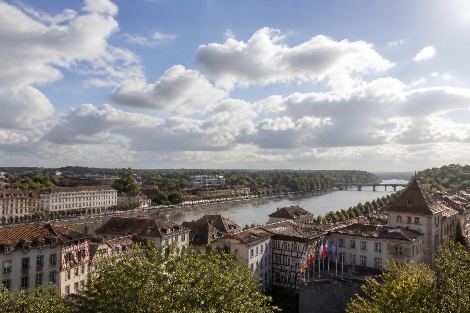 consultez les prévisions météorologiques pour bayonne le lundi 8 juin 2026. météo précise et conditions du sud ouest pour bien préparer votre journée.