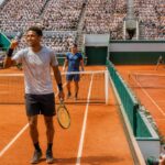 suivez en direct roland-garros 2026 : auger-aliassime remporte la première manche contre tabilo, pendant que berrettini s'impose en deux sets face à cerundolo.