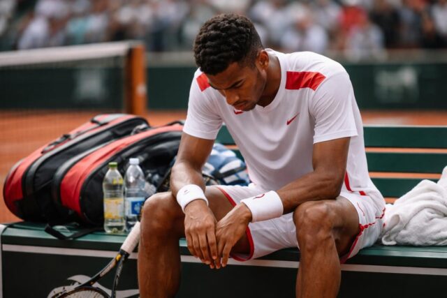 Roland-Garros-Auger-Aliassime-confie-son-desarroi-apres-sa-defaite-face-a-Cobolli-640x427 VIDEO. Demi-finale féminine : Mirra Andreeva s'enflamme d’entrée avec deux coups spectaculaires
