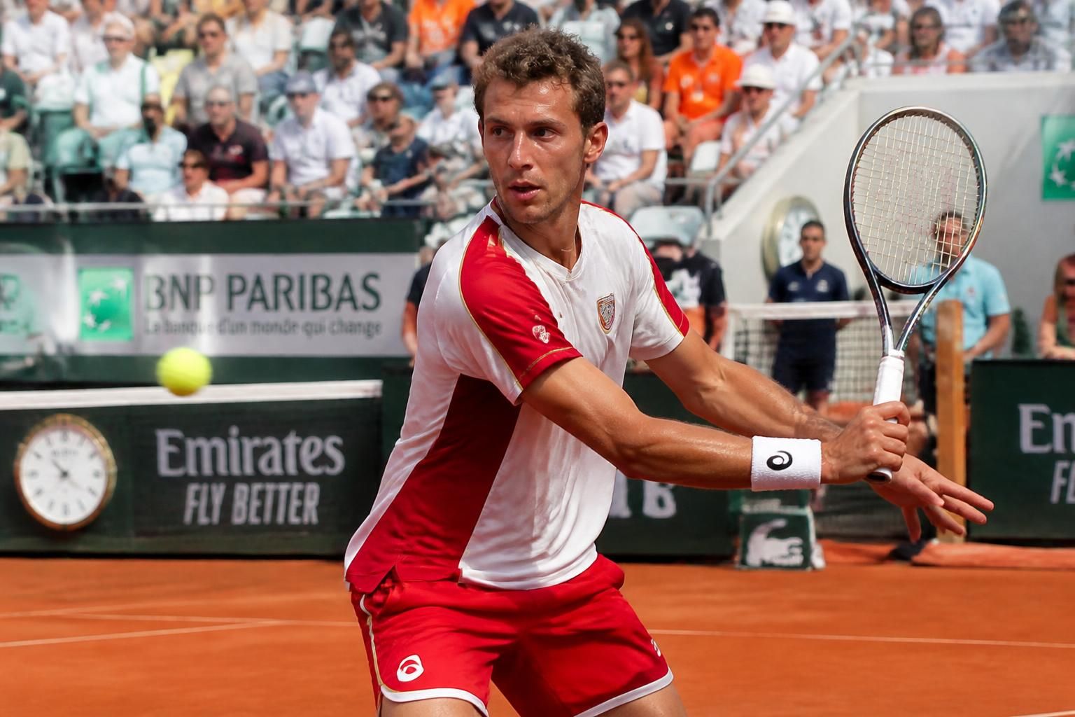 découvrez comment hugo nys, le joueur monégasque, se prépare avec détermination à créer la surprise en quart de finale du double messieurs à roland garros.