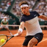 suivez roland-garros en direct avec cobolli impressionnant et se qualifiant pour les quarts de finale, tandis que parry respecte les attentes. résultats et scores live sur linternaute.com.