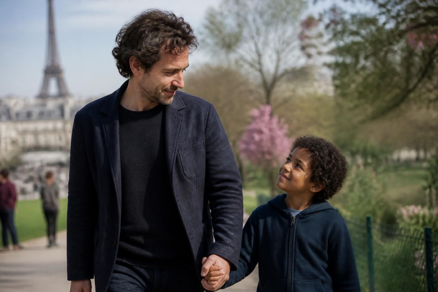 découvrez l'interview de romain duris où il parle de son expérience de père et des défis rencontrés lors de l’adoption, dans sortir à paris.