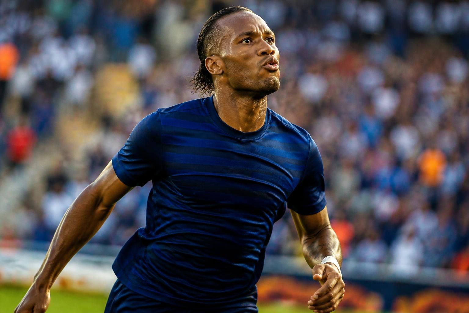 découvrez une rétrospective complète de la carrière de didier drogba en 2016 à travers le documentaire sang14 sur imdb.