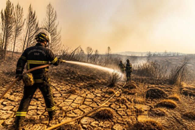 Secheresse-et-canicule-les-pompiers-du-Var-alertent-sur-une-saison-des-feux-precoce-et-intense-comparable-a-2003-640x427 François Ruffin dans la tourmente : les élus LFI réagissent vivement à la sortie de sa bande dessinée