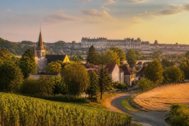 Sologne-et-Blois-en-lumiere-decouvrez-le-top-10-des-communes-du-Loir-et-Cher-selon-limpot-sur-le-revenu-MoneyVox-640x427 Impôts 2025 : tout savoir sur la date limite de déclaration