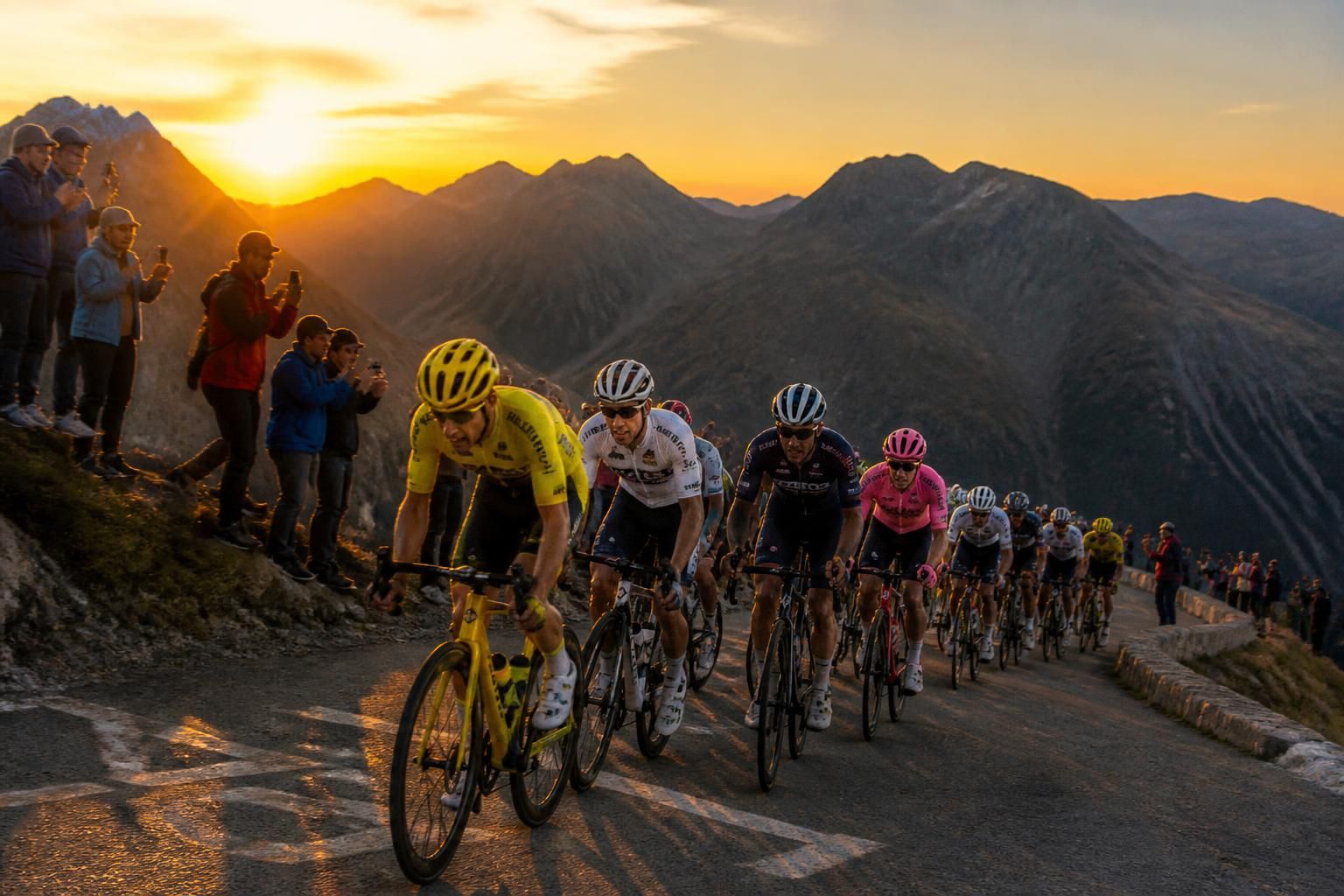 découvrez les principaux favoris et champions mis en avant par velo 101 pour le tour de france 2026. analyse des prétendants et des temps forts à venir.