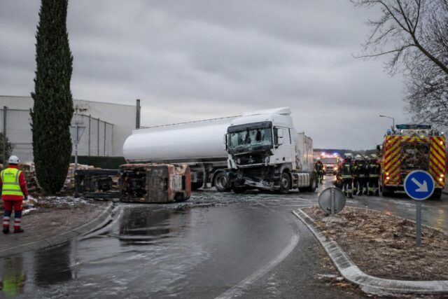 Tragedie-a-Cairanne-un-chauffeur-routier-perd-la-vie-victime-dun-accident-avec-un-chariot-elevateur-dans-le-Vaucluse-640x427 Aux portes de Strasbourg : un piéton tragiquement renversé, le chauffard s'enfuit