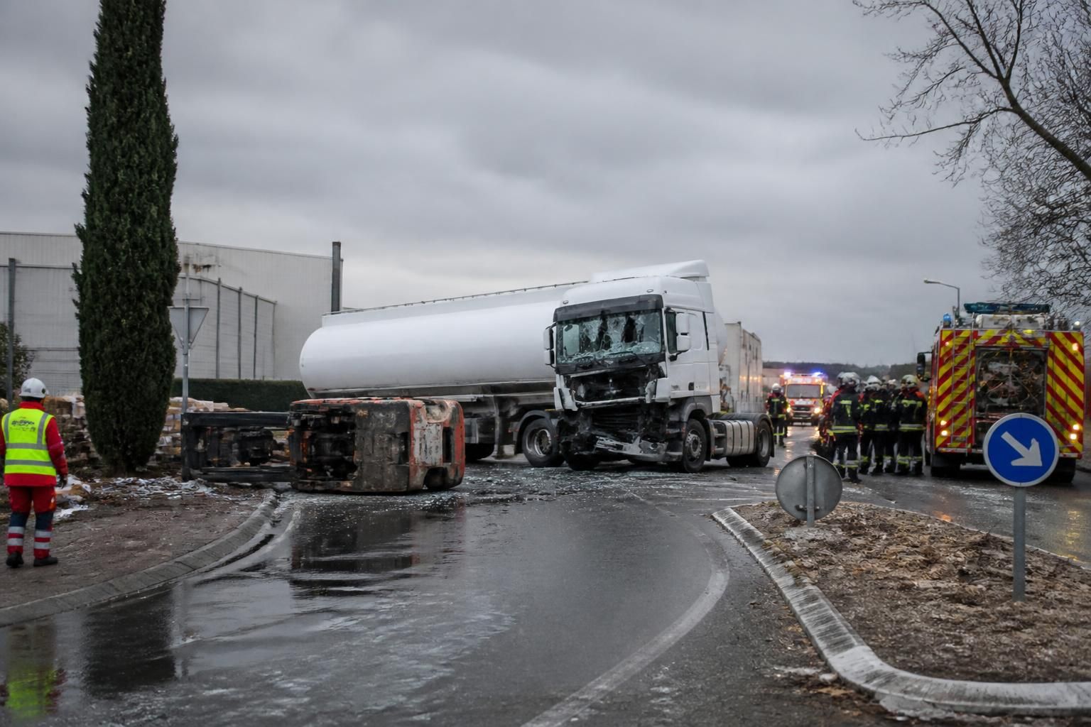 tragédie à cairanne dans le vaucluse : un chauffeur routier est décédé dans un accident impliquant un chariot élévateur. retour sur les circonstances de ce drame.