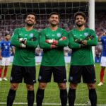 l’entraîneur irakien commente avec humour l’offensive des bleus en évoquant la présence de trois gardiens sur le terrain lors du match.