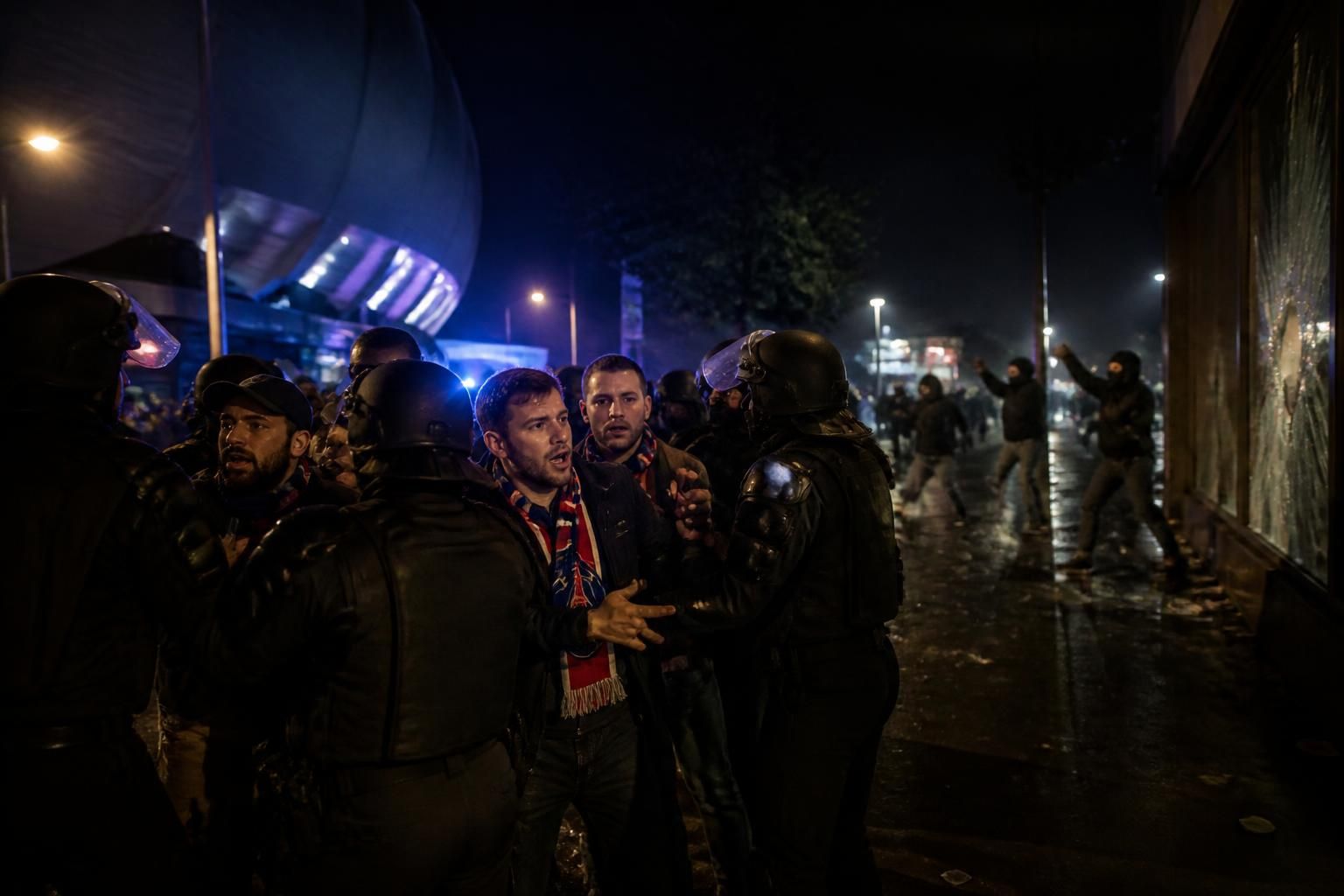amaury bucco critique les arrestations ciblant les supporters du psg après leur victoire, dénonçant l'absence d'action contre les véritables fauteurs de troubles responsables des violences post-match.