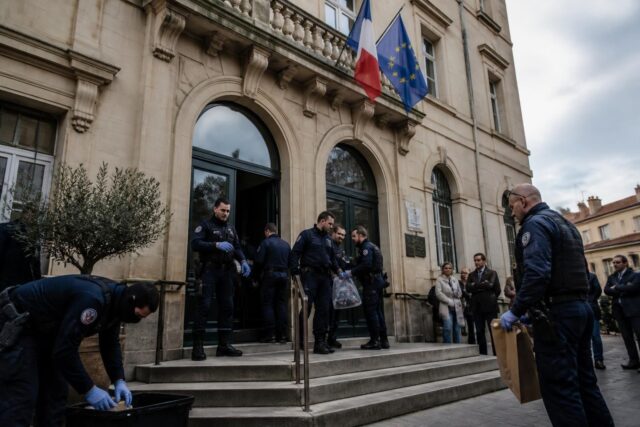 Agde-une-perquisition-ciblant-lancienne-equipe-municipale-secoue-la-mairie-640x427 Roman policier bouleversant de Jennifer Larcher : deux livres à lire absolument !