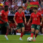 découvrez la composition des équipes pour la cdm 2026 : nuno mendes, joão neves et vitinha titulaires avec le portugal, tandis que fabian ruiz commence sur le banc avec l’espagne.