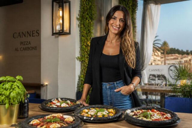Cette-ancienne-candidate-de-Koh-Lanta-innove-a-Cannes-avec-ses-pizzas-noires-au-charbon-vegetal-surprenantes-visuellement-mais-delicieuses-et-saines-640x427 Jeunes boulangers du Cotentin : une aventure enrichissante dans une émission sur M6