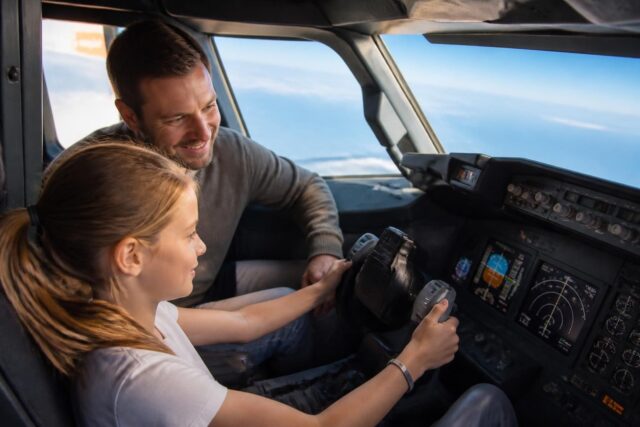 Cette-fois-elle-netait-plus-derriere-moi-mais-a-mes-cotes-un-pere-et-sa-fille-partagent-le-pilotage-du-vol-EasyJet-Nice-Bari-640x427 Incendie à bord d'un avion Turkish Airlines à Katmandou : récit d'une alerte spectaculaire