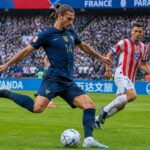 revivez la coupe du monde 2026 avec la puissante frappe de rabiot et suivez en direct le duel intense france-paraguay à travers des images captivantes.