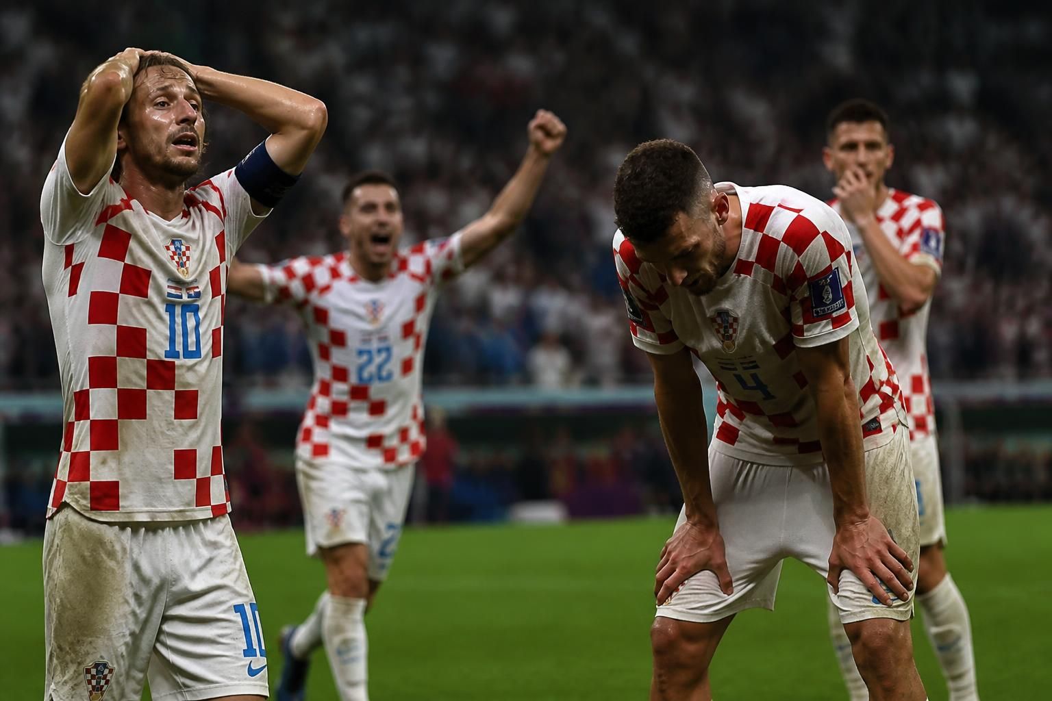 découvrez l'émotion intense en croatie après l'annulation décisive d'un but face au portugal, passant de l'euphorie à la tristesse dans un match dramatique.