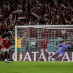 revivez l'élimination spectaculaire de l'australie avec le panenka mémorable de salah, qui offre à l'égypte sa qualification historique en huitièmes de finale de la coupe du monde 2026.