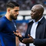 découvrez l'échange mémorable entre rayan cherki et claude makélélé lors d'un moment fort capté par foot mercato, révélant la transmission d'expérience au sein de l'équipe de france.