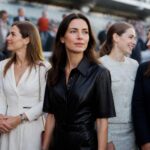 découvrez les moments forts du grand prix avec les casiraghi-ducruet : charlotte casiraghi chic en cuir, pierre et béatrice rayonnants d'amour, et marie avec camille partageant une belle complicité.