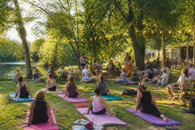 Montreuil-sur-Ille-Week-end-zen-et-rythme-a-la-guinguette-de-Chanclin-avec-concert-et-seance-de-yoga-640x427 Quand dire adieu à son animal devient un véritable crève-cœur pour les seniors - Radio Intensité