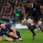 rugby : blessure au mollet pour penaud lors du match contre les all blacks, une inquiétude majeure pour le championnat des nations à venir.