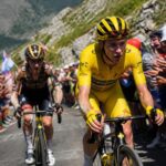découvrez pourquoi tadej pogacar conserve le maillot jaune du tour de france malgré une lutte serrée avec jonas vingegaard, et quelles stratégies font la différence dans cette compétition intense.