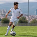 découvrez le transfert sensationnel d'un jeune prodige du real madrid en direction de l'olympique lyonnais, promettant de grandes performances pour les deux clubs.