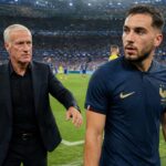 découvrez la vidéo où rayan cherki semble ignorer didier deschamps après son entrée inattendue lors de la large victoire de la france contre la suède en coupe du monde, analysée par goal.com.