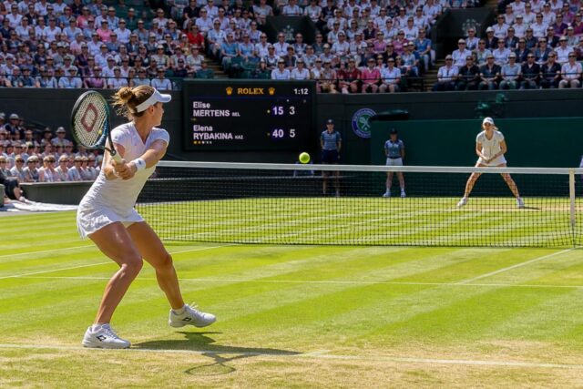 Wimbledon-2026-Elise-Mertens-affronte-Elena-Rybakina-en-troisieme-tour-ce-samedi-4-juillet-640x427 OM vs AS Monaco : Analyse des blessés, compositions anticipées et nos pronostics pour l'ultime affrontement de la Ligue 1 2025