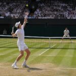 découvrez le duel prometteur de wimbledon 2026 entre jannik sinner et shintaro mochizuki en huitièmes de finale, ce dimanche 5 juillet. suivez l'action et les moments forts de ce match captivant.
