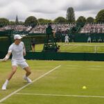 suivez en direct les scores et résultats du tournoi wimbledon 2026 sur linternaute.com avec la qualification de sinner au 2e tour et le choc attendu entre tsitsipas et djokovic.