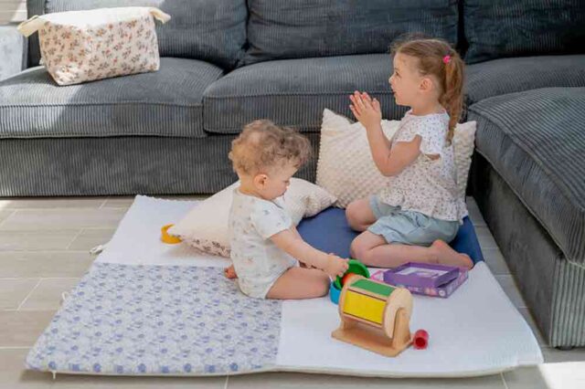tapis-eveil-age-bebe-2-640x426 Comment bien utiliser un tapis d'éveil selon l'âge de bébé ?